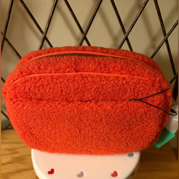 Kurt Geiger Fleece Camera Bag NWT - Picture 5 of 10